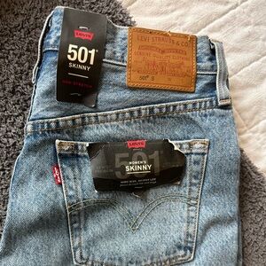 LEVI’S NWT jeans size 28